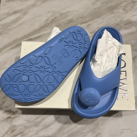 LOEWE x Paula Ibiza Foam Pebble Toe Sandals - Picture 2 of 3
